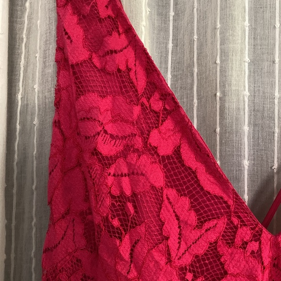 Backstage (Made in Australia) Bright Pink Lace MIDI Dress. Size: XS - Picture 2 of 7